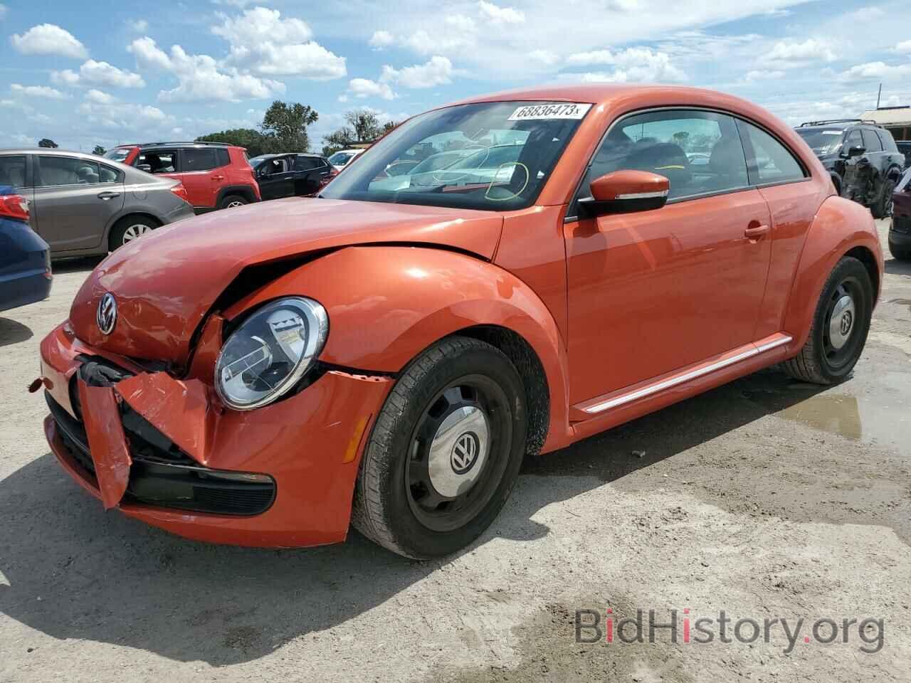 Volkswagen Beetle 2016 красный