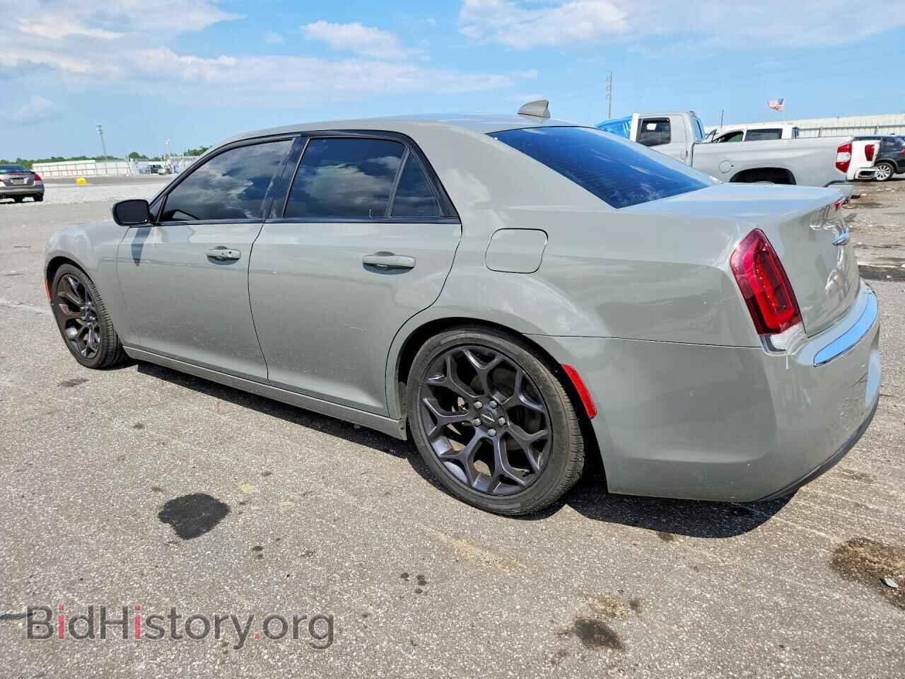 2019 CHRYSLER 300 - VIN: 2C3CCABG6KH679019 - Photo 2
