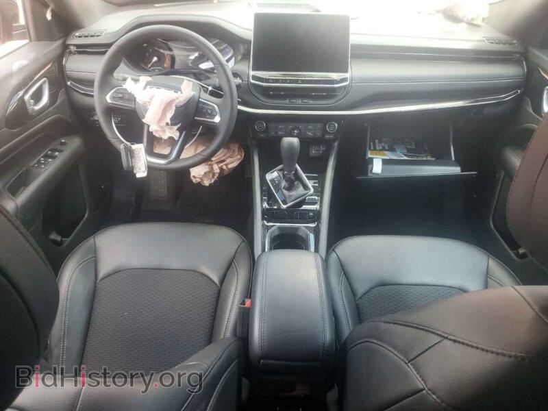 2024 Jeep COMPASS (VIN 3C4NJDBN2RT587496) — photo 8 of 14