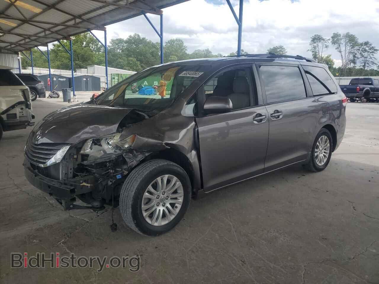 Photo 5TDYK3DC8BS131860 - TOYOTA All Models 2011