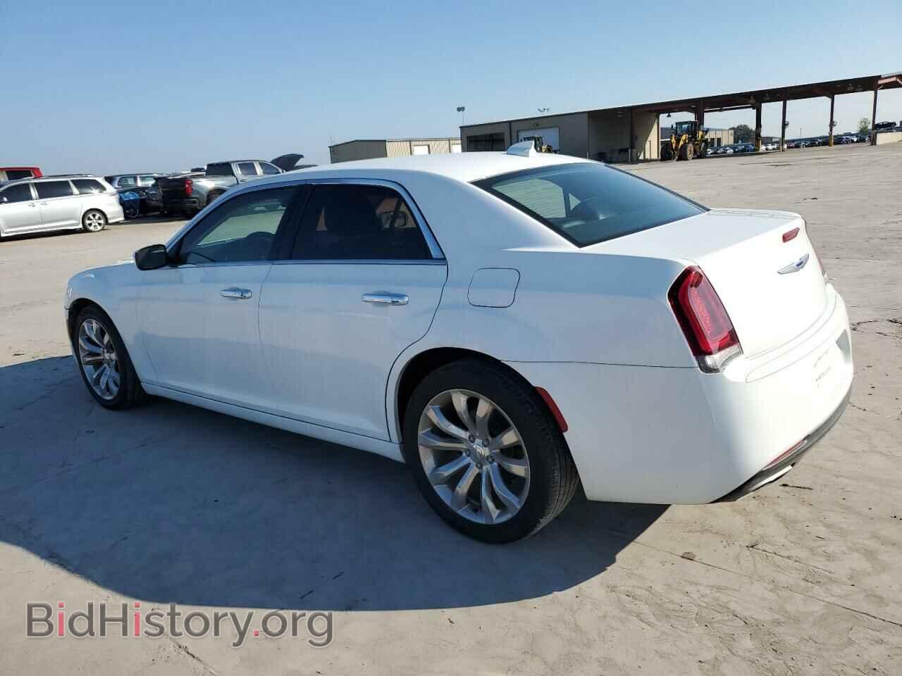 2019 CHRYSLER 300 - VIN: 2C3CCAEGXKH693498 - Фото 2