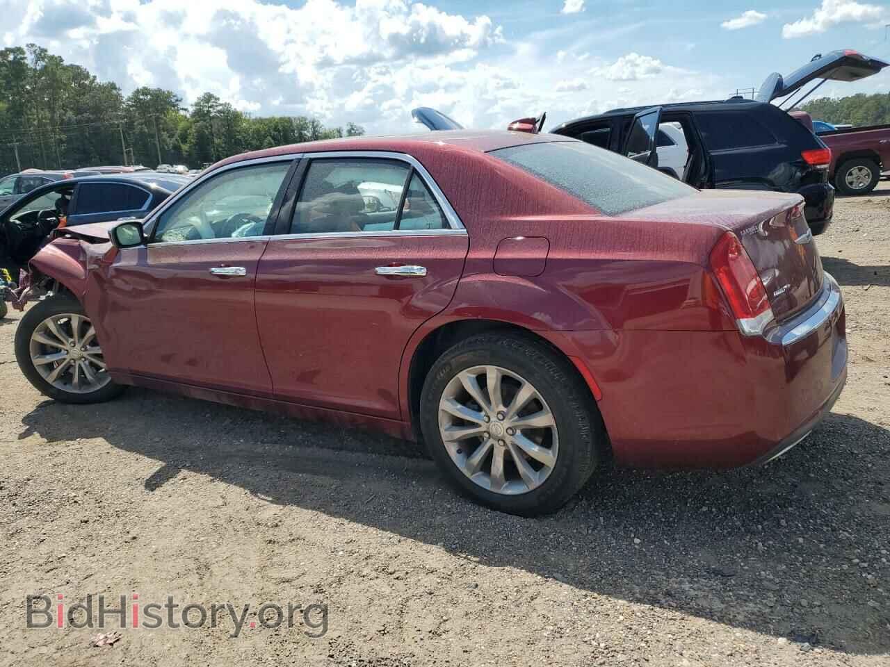 2019 CHRYSLER 300 - VIN: 2C3CCAKG2KH569858 - Фото 2
