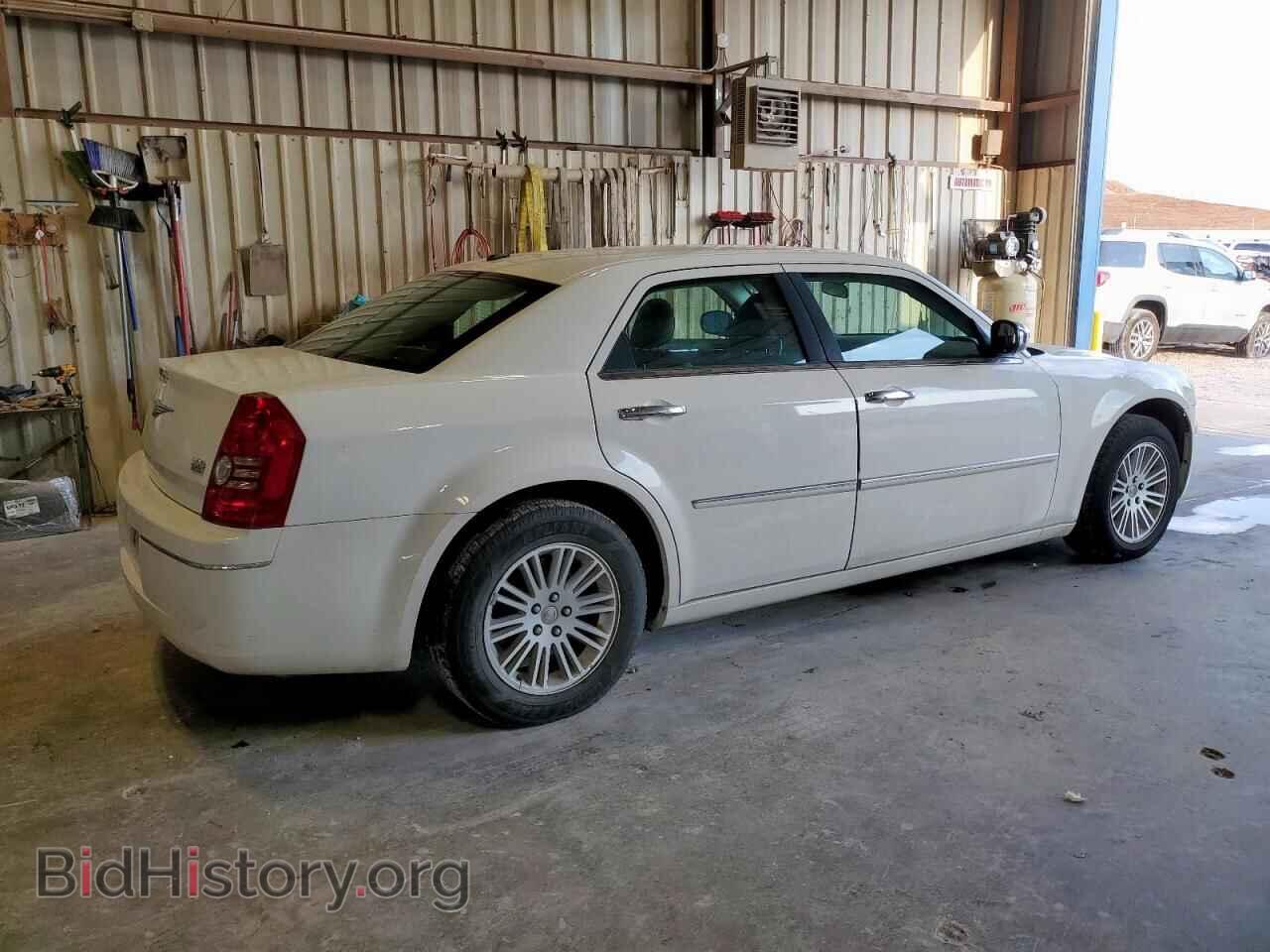 2010 CHRYSLER 300 - VIN: 2C3CA5CVXAH138838 - Фото 3