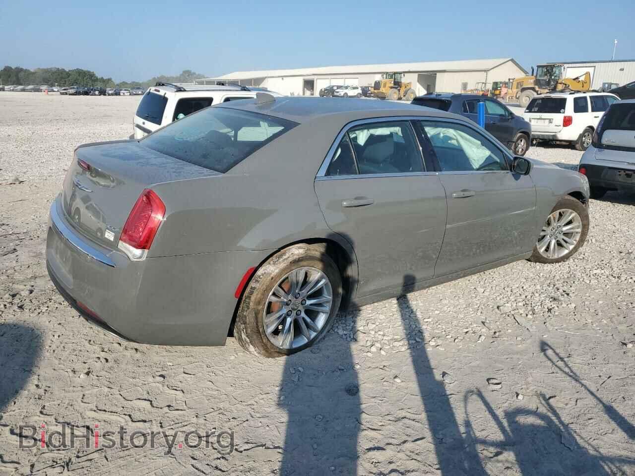 2018 CHRYSLER 300 - VIN: 2C3CCAAG8JH137548 - Фото 3