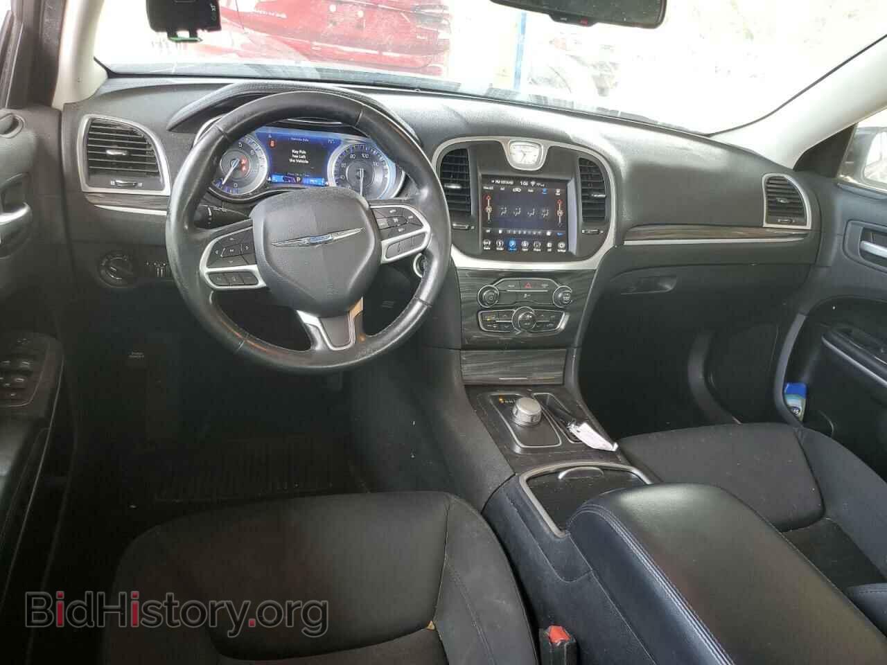 2019 CHRYSLER 300 - VIN: 2C3CCAAG9KH729039 - Фото 8