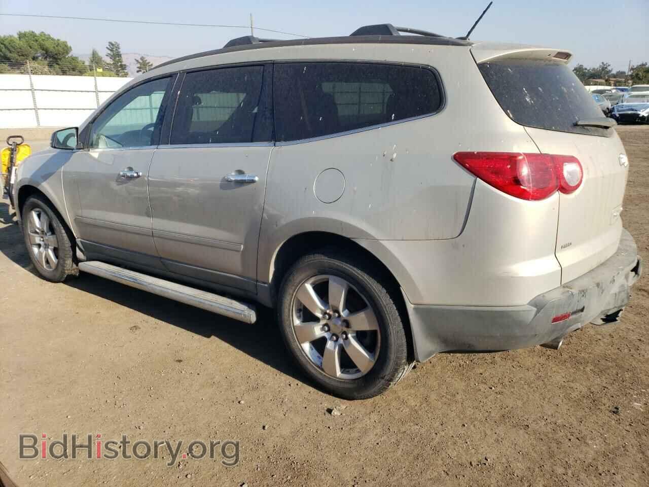 2011 CHEVROLET TRAVERSE - VIN: 1GNKVLED7BJ393653 - Фото 2