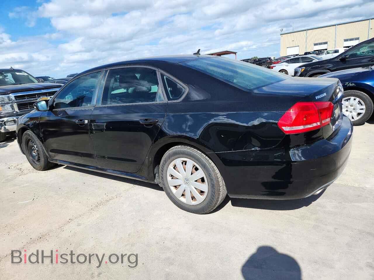 2012 VOLKSWAGEN PASSAT - VIN: 1VWAP7A33CC075051 - Photo 2