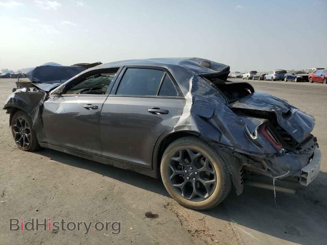 2019 CHRYSLER 300 - VIN: 2C3CCAGG7KH651464 - Photo 2