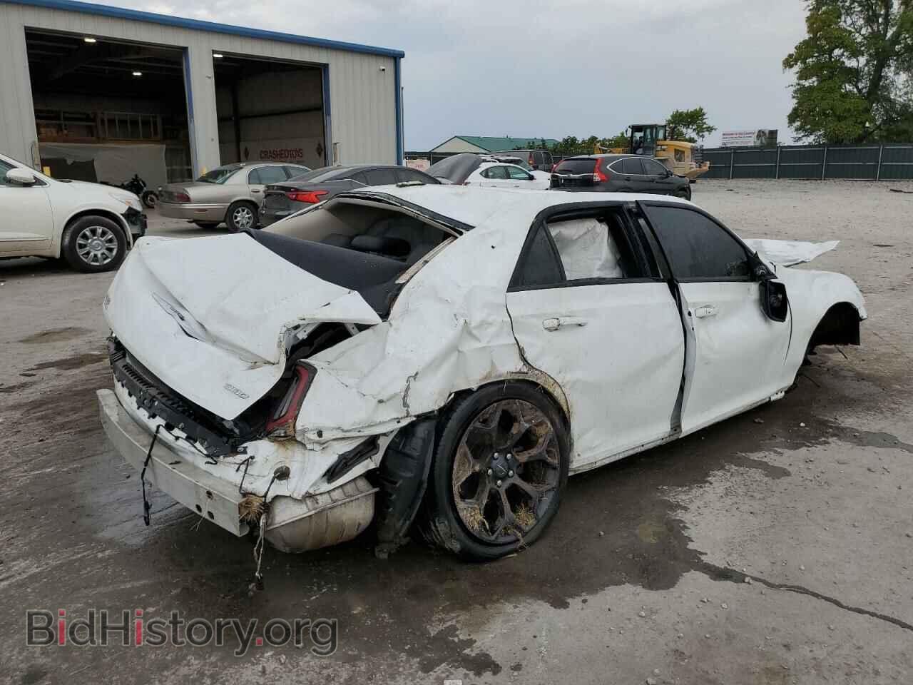 2019 CHRYSLER 300 - VIN: 2C3CCAAG2KH590680 - Фото 3