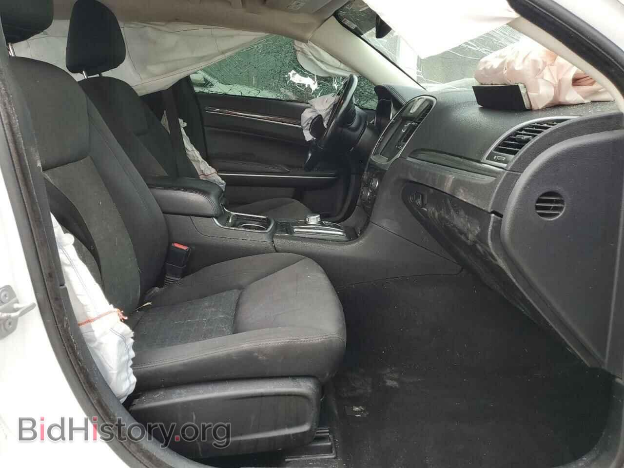 2019 CHRYSLER 300 - VIN: 2C3CCAAG2KH590680 - Фото 7