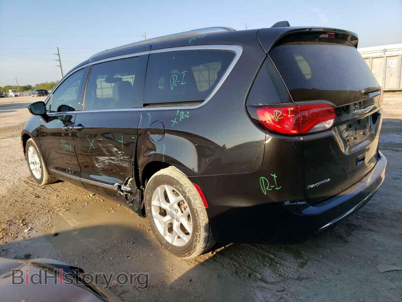 2017 CHRYSLER PACIFICA - VIN: 2C4RC1EG8HR850700 - Photo 2