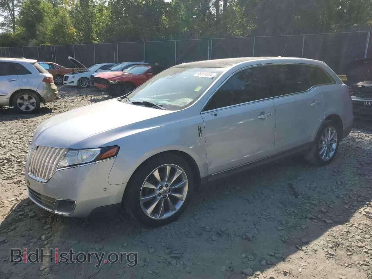 Photo 2LMHJ5AT3BBJ53575 - LINCOLN MKT 2011