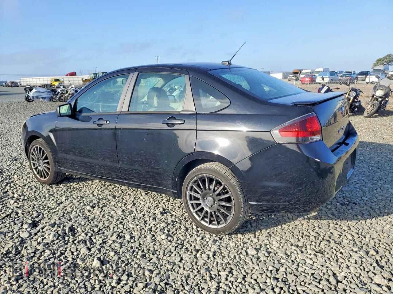 2011 FORD FOCUS - VIN: 1FAHP3GN4BW167615 - Photo 2