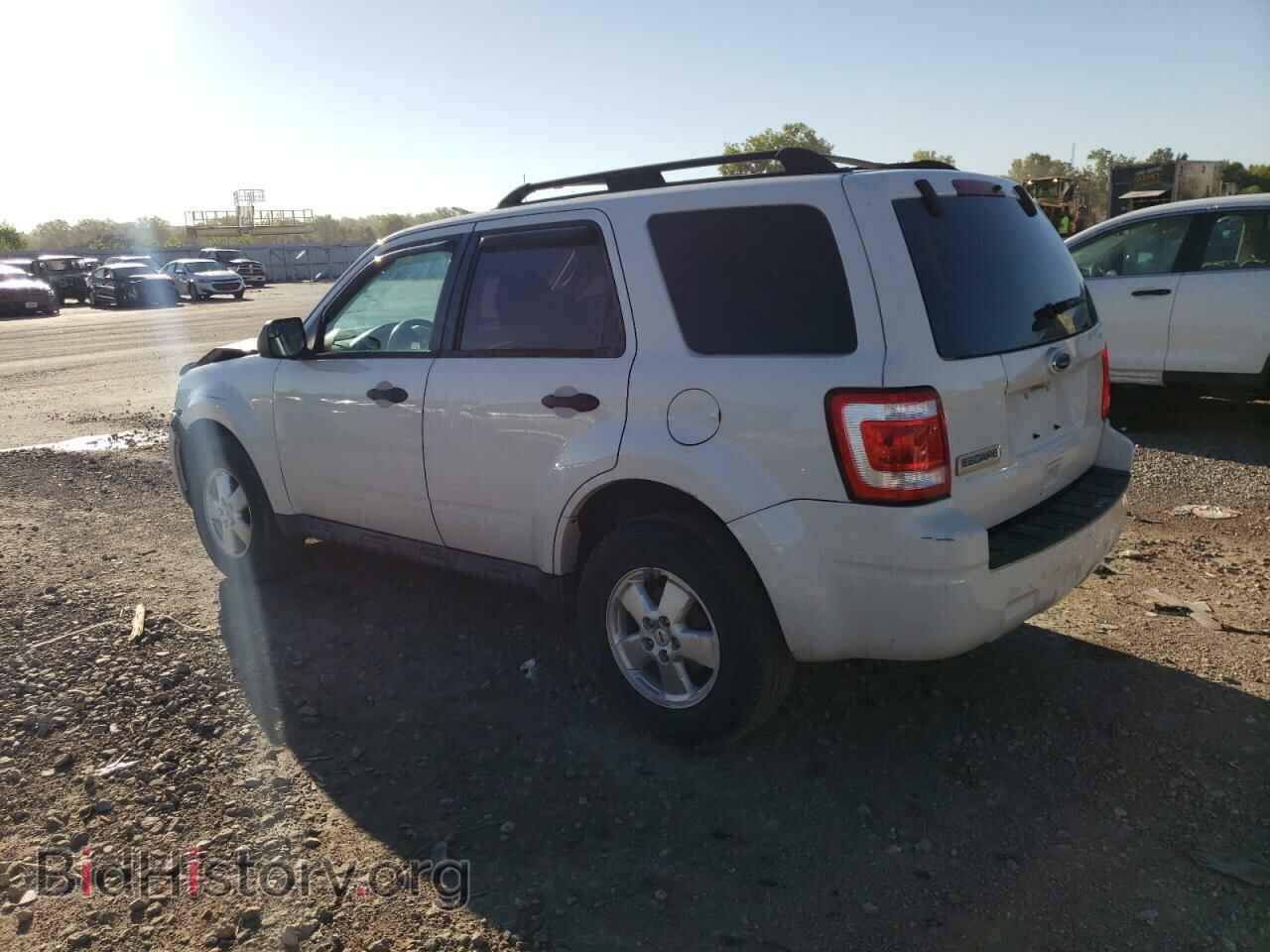 2011 FORD ESCAPE - VIN: 1FMCU9C76BKB72776 - Фото 2