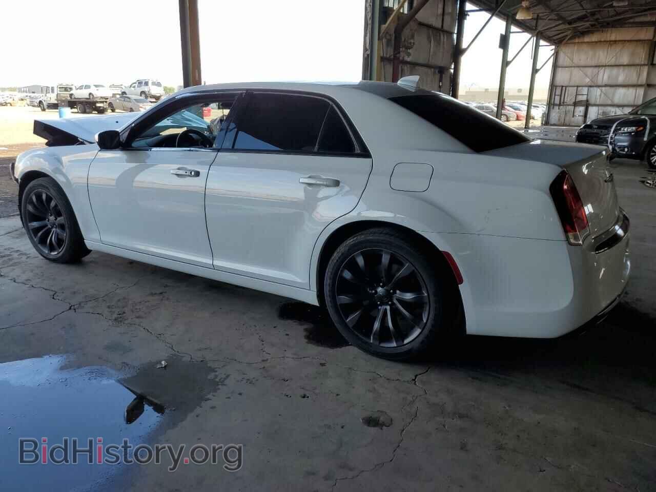 2018 CHRYSLER 300 - VIN: 2C3CCAAG8JH330833 - Фото 2