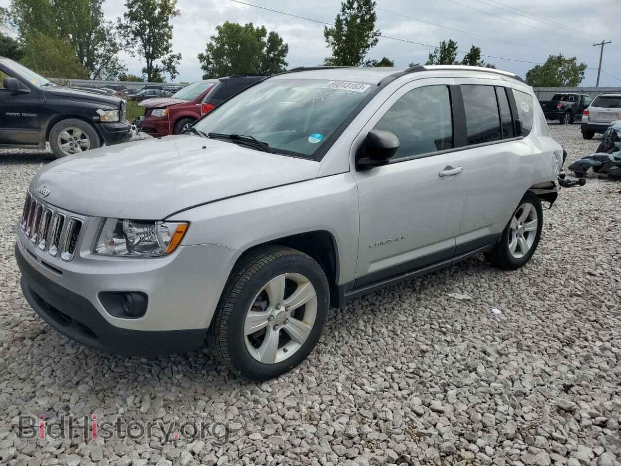Photo 1J4NF1FB8BD244858 - JEEP COMPASS 2011