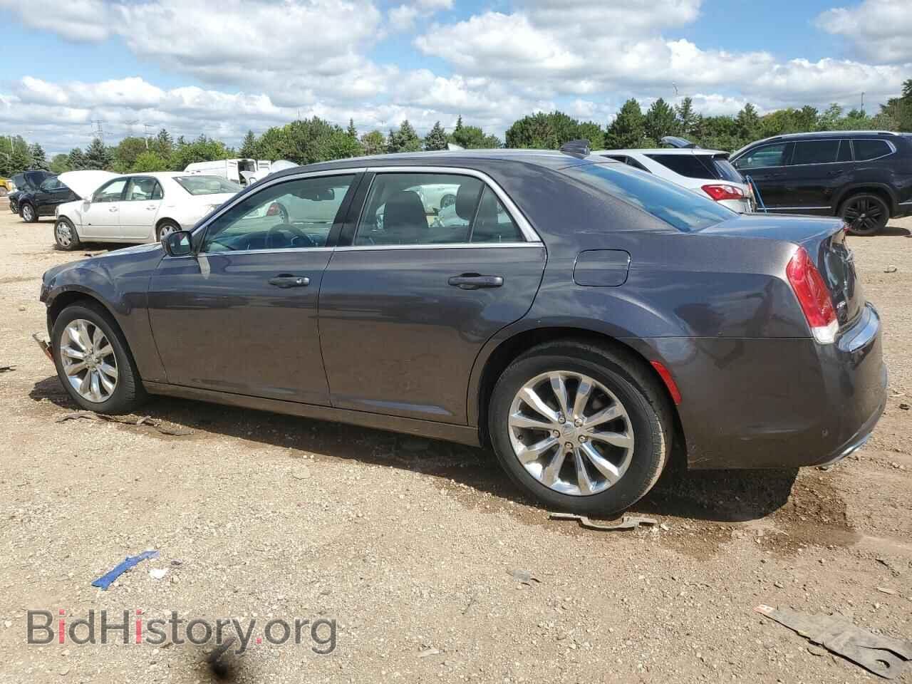 2018 CHRYSLER 300 - VIN: 2C3CCARG8JH276115 - Фото 2