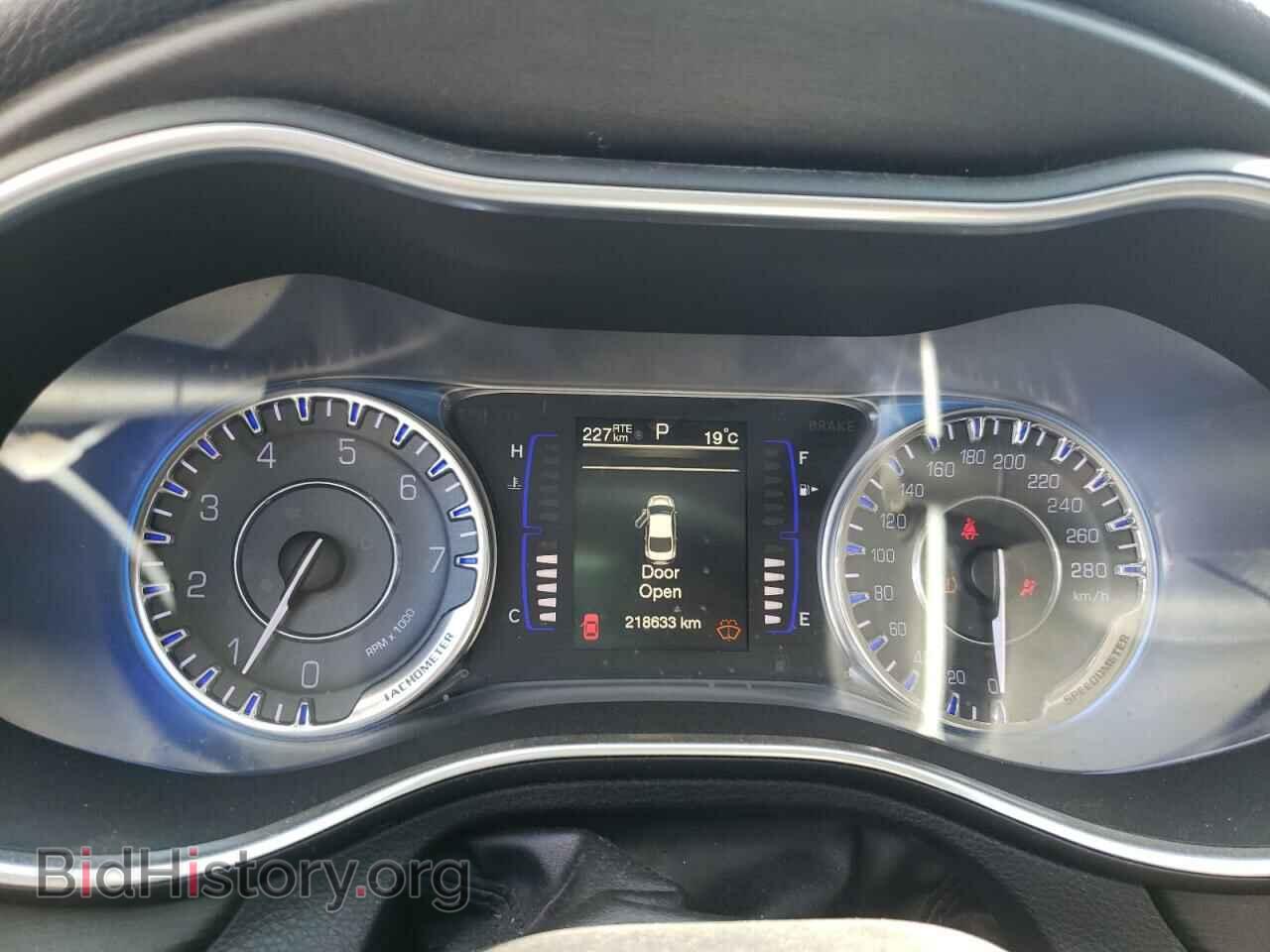 2016 CHRYSLER 200 - VIN: 1C3CCCFB5GN196940 - Фото 9