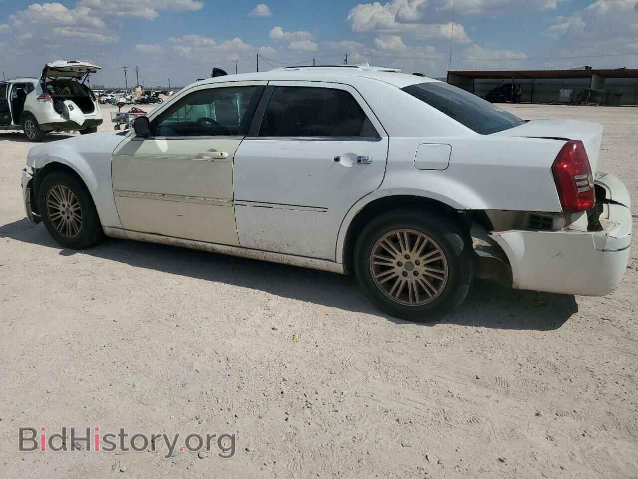 2010 CHRYSLER 300 - VIN: 2C3CA5CVXAH255514 - Фото 2
