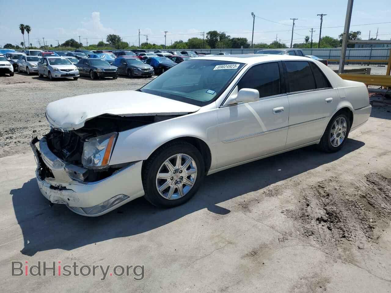 Photo 1G6KH5E60BU139037 - CADILLAC DTS 2011