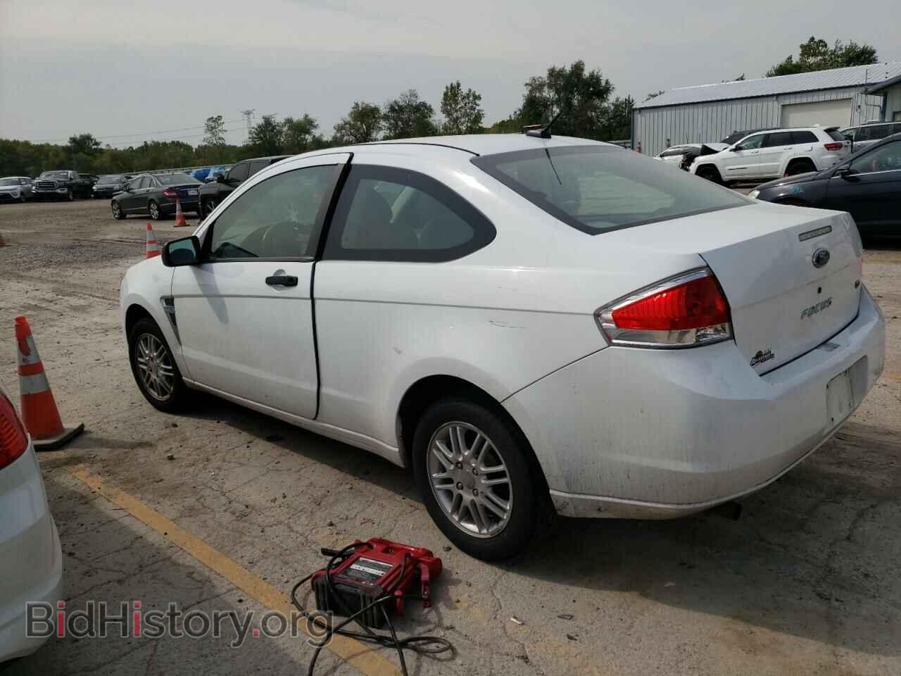 2008 FORD FOCUS - VIN: 1FAHP33N88W124555 - Фото 2
