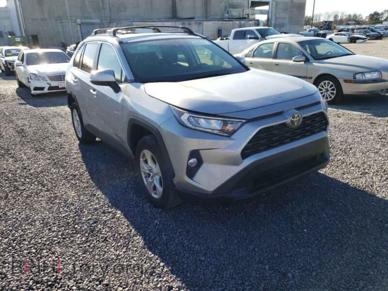2019 Toyota RAV4 RAV4 XLE (VIN JTMP1RFV1KD024211) — photo 1 of 10, Copart, damage: rear end