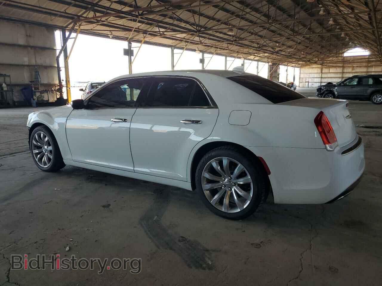 2018 CHRYSLER 300 - VIN: 2C3CCAEG0JH145900 - Фото 2
