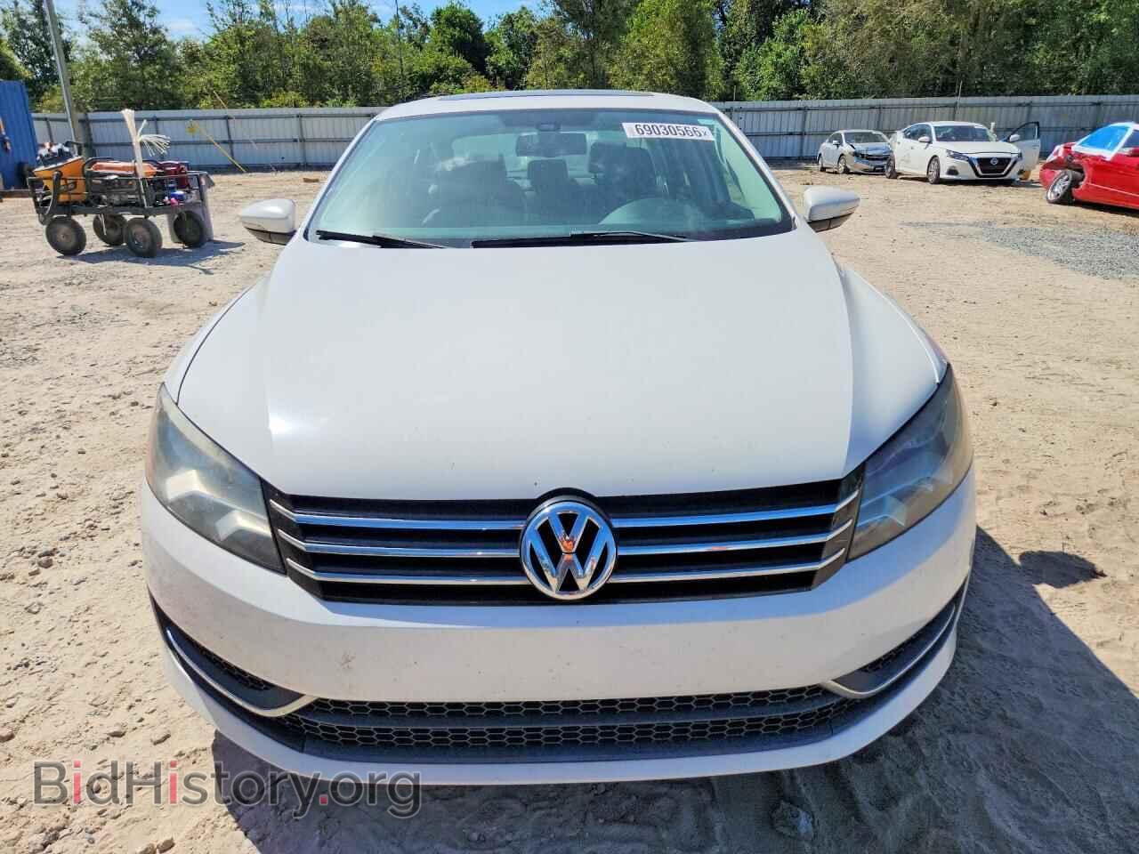 2012 Volkswagen PASSAT (VIN 1VWBP7A37CC053882) — фото 5 из 12
