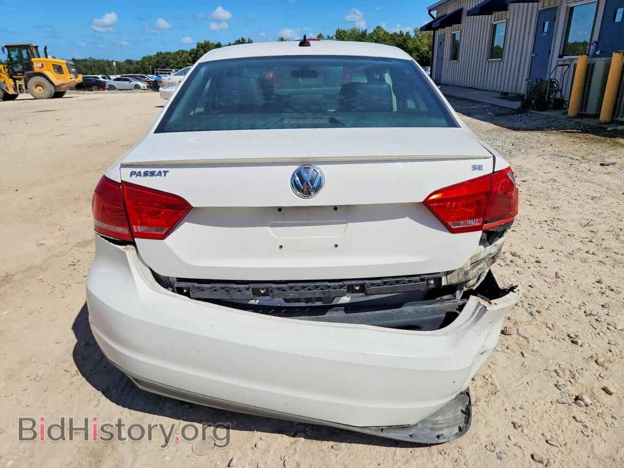 2012 Volkswagen PASSAT (VIN 1VWBP7A37CC053882) — фото 6 из 12