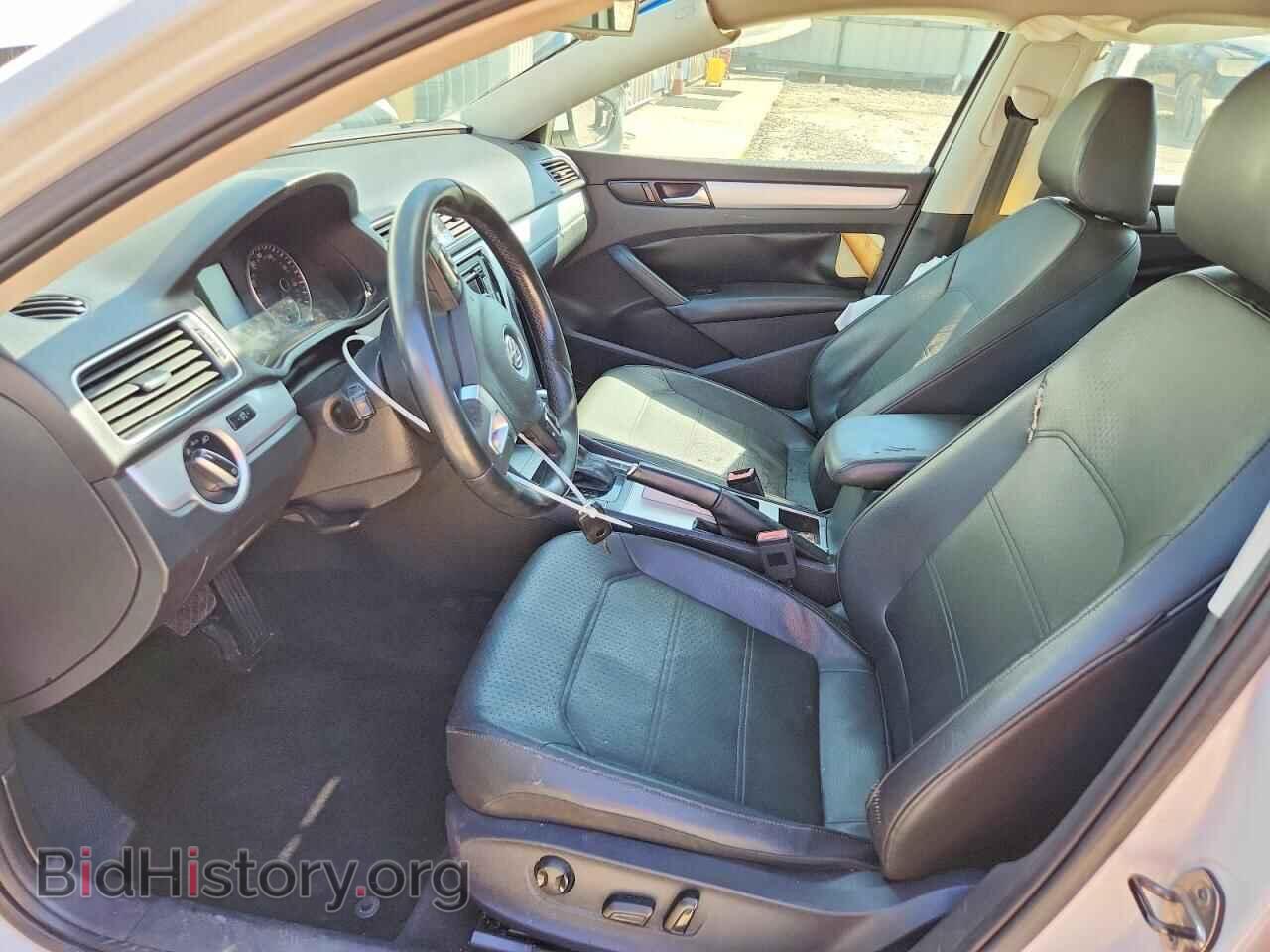 2012 Volkswagen PASSAT (VIN 1VWBP7A37CC053882) — фото 7 из 12