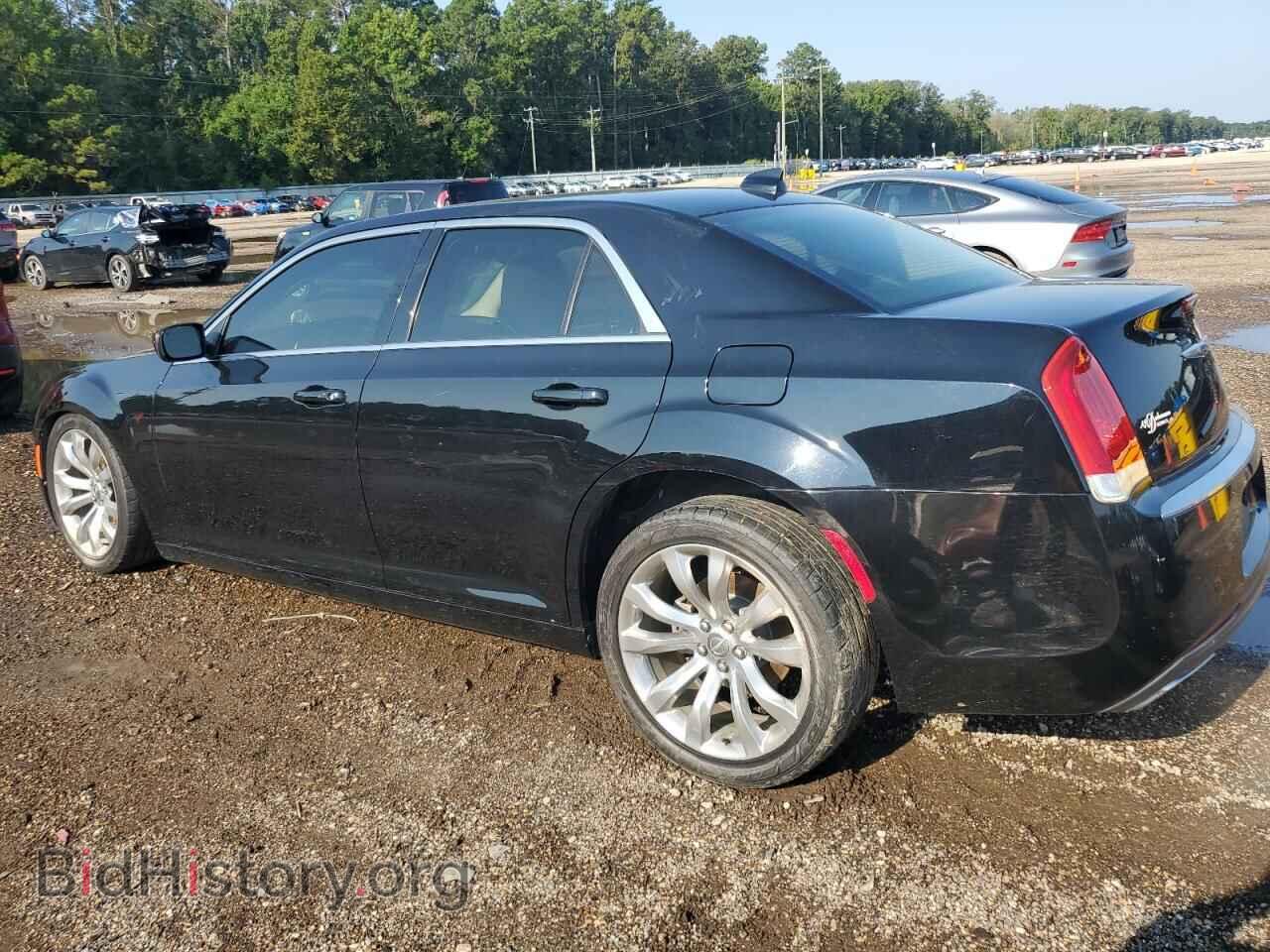 2019 CHRYSLER 300 - VIN: 2C3CCAAG2KH609888 - Фото 2