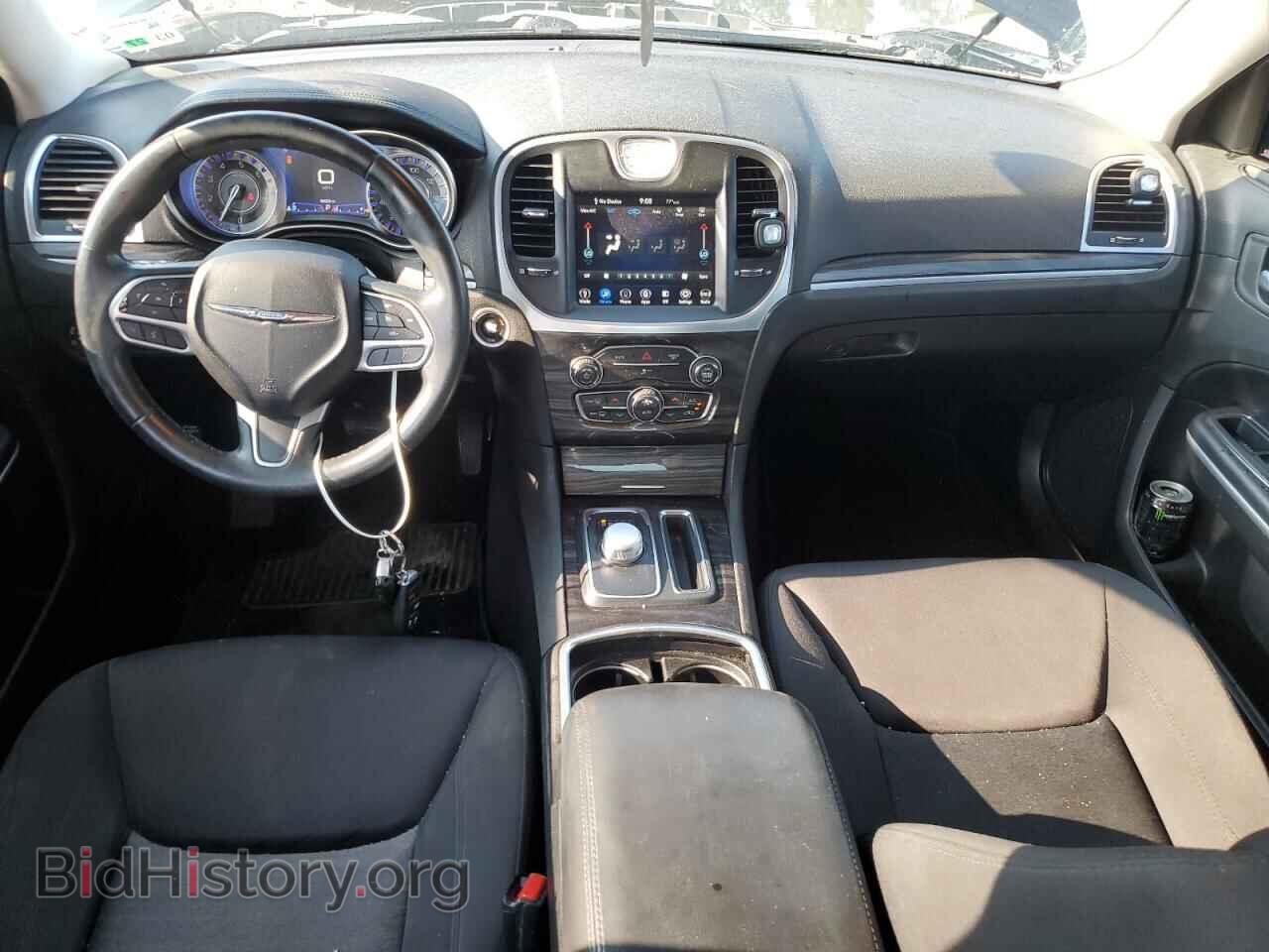 2019 CHRYSLER 300 - VIN: 2C3CCAAG2KH609888 - Фото 8