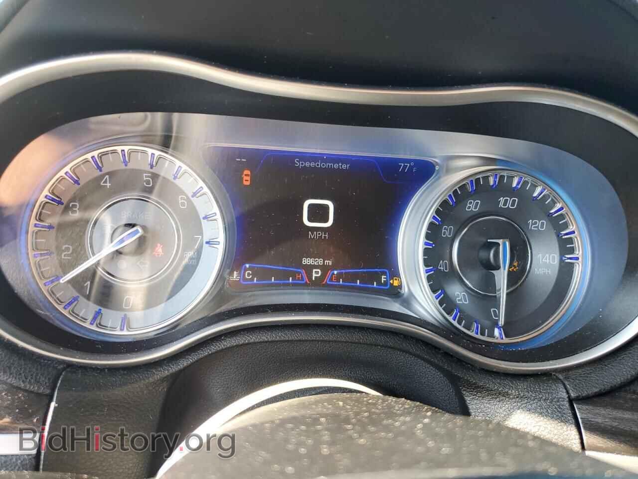 2019 CHRYSLER 300 - VIN: 2C3CCAAG2KH609888 - Фото 9