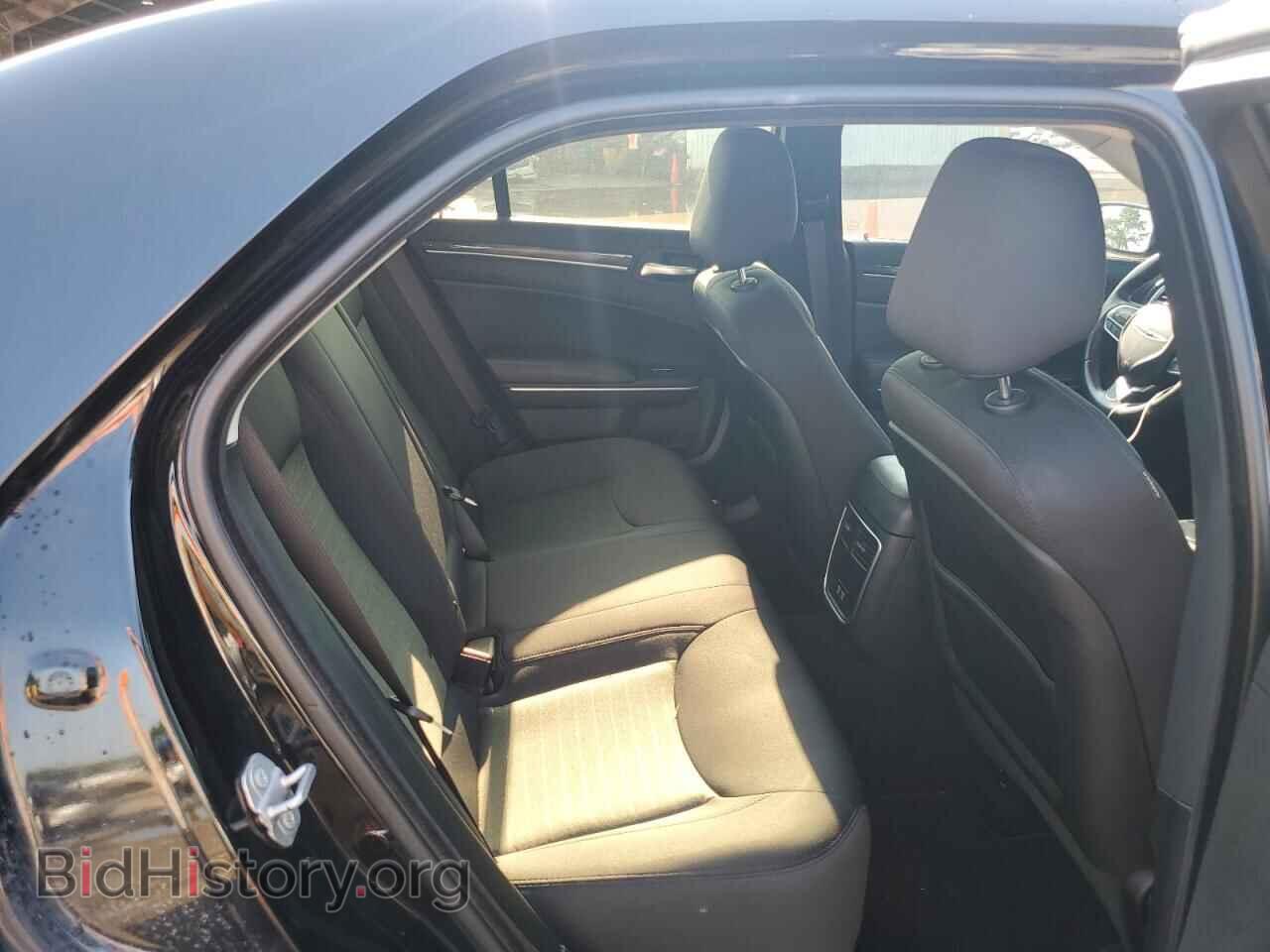 2019 CHRYSLER 300 - VIN: 2C3CCAAG2KH609888 - Фото 10