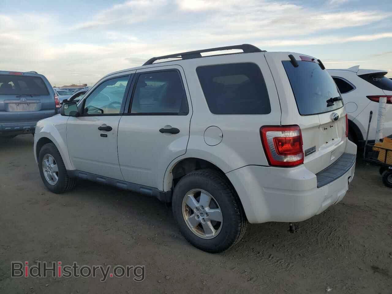 2011 FORD ESCAPE - VIN: 1FMCU9DG1BKA81932 - Фото 2