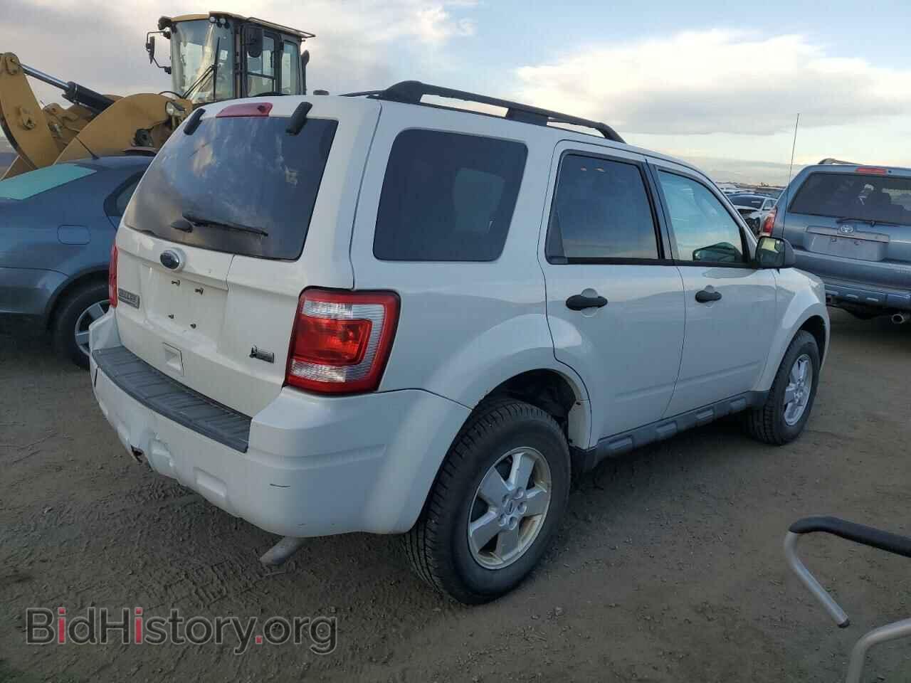 2011 FORD ESCAPE - VIN: 1FMCU9DG1BKA81932 - Фото 3
