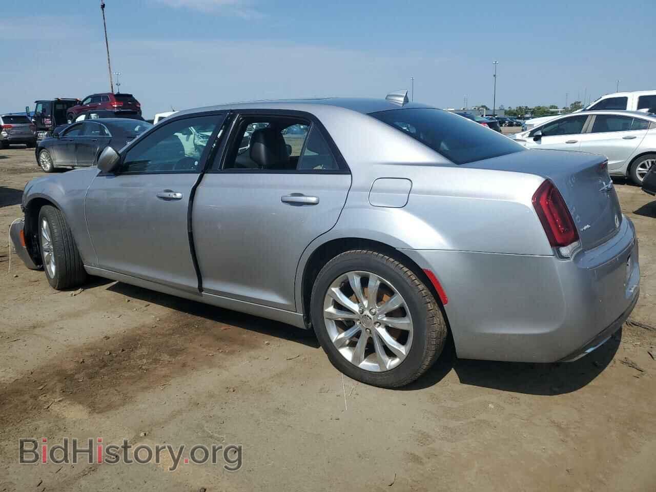 2015 CHRYSLER 300 - VIN: 2C3CCAGG2FH932299 - Фото 2