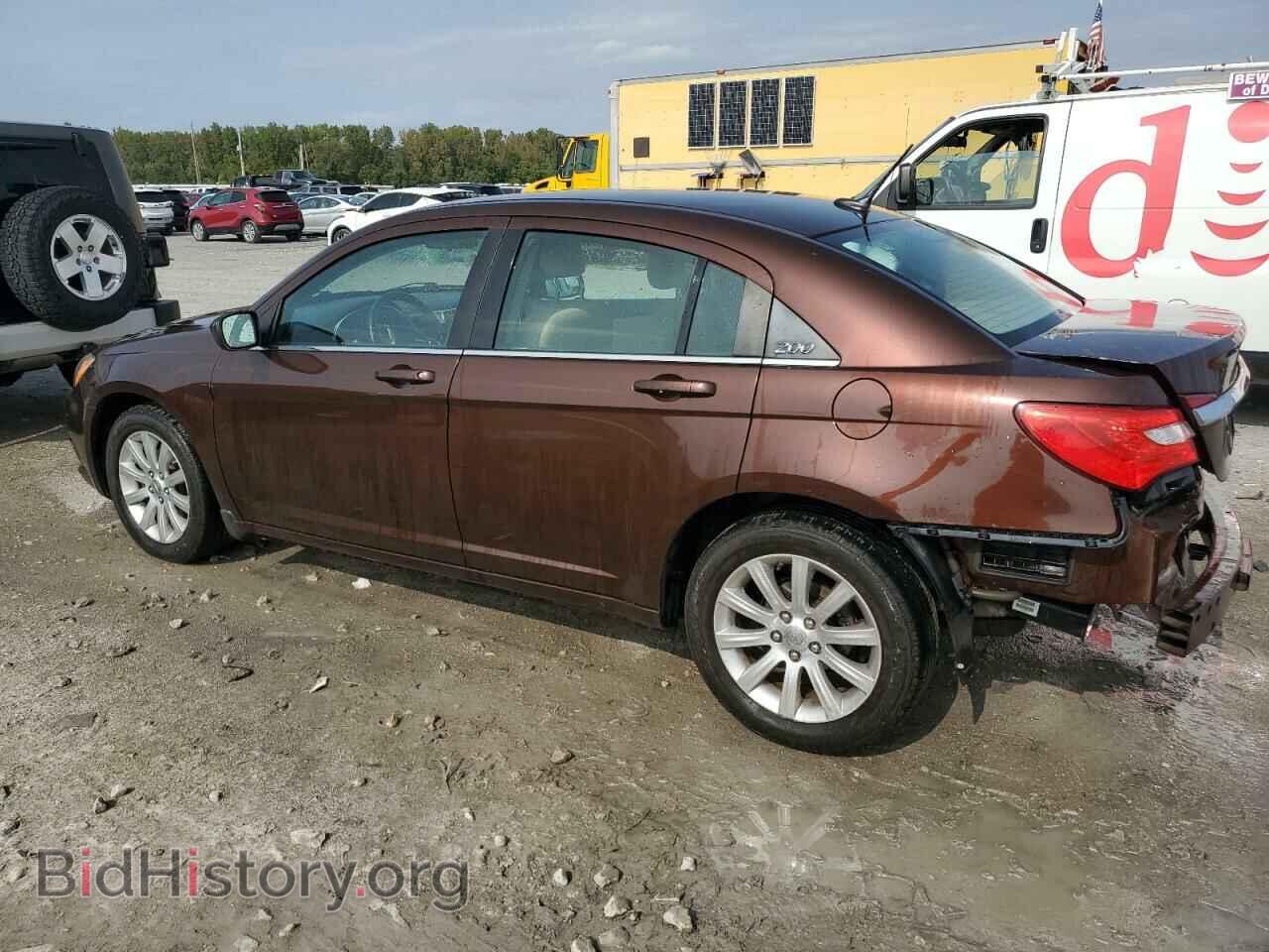 2012 CHRYSLER 200 - VIN: 1C3CCBBBXCN298826 - Фото 2