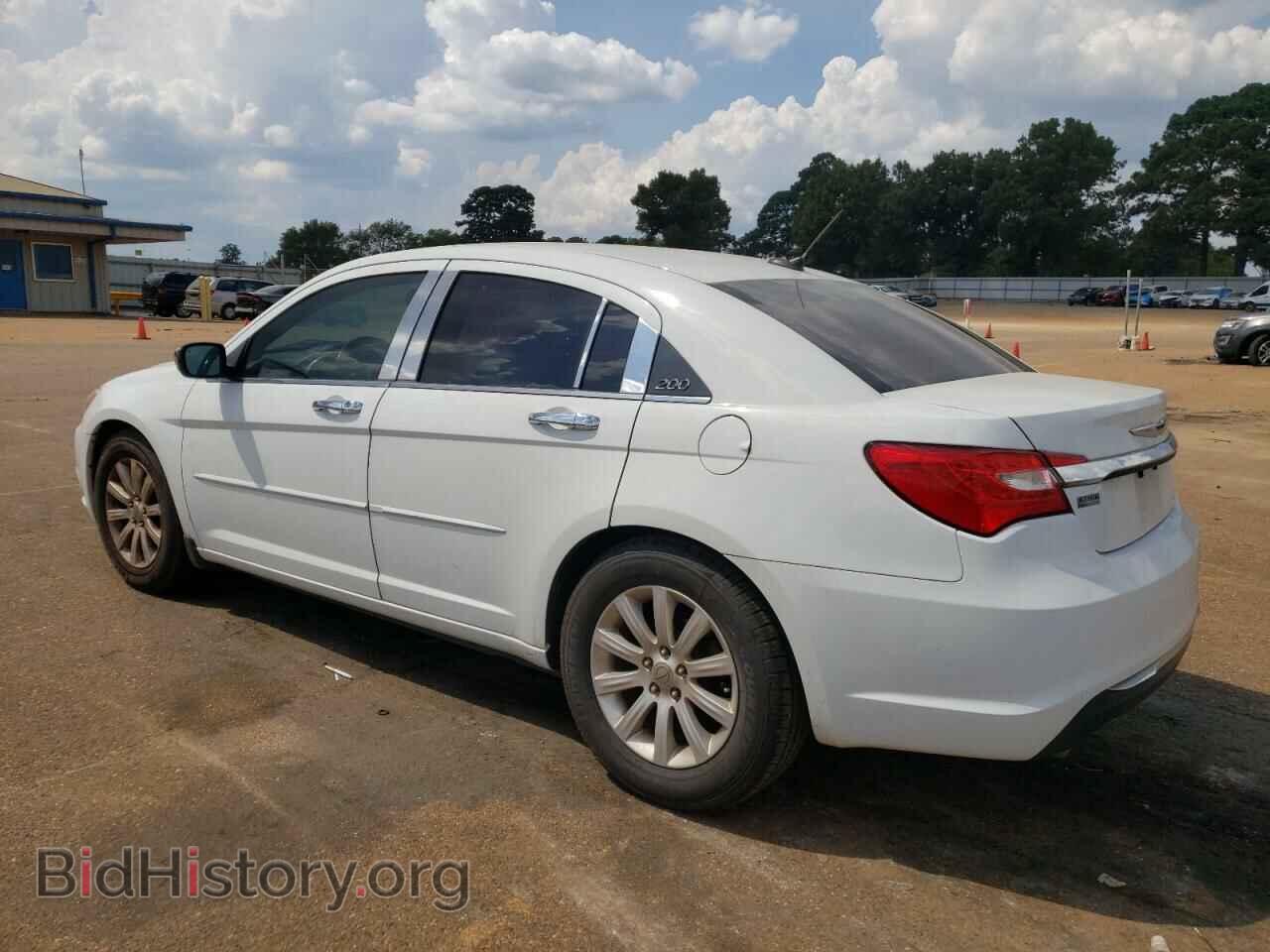 2013 CHRYSLER 200 - VIN: 1C3CCBCG3DN586683 - Фото 2