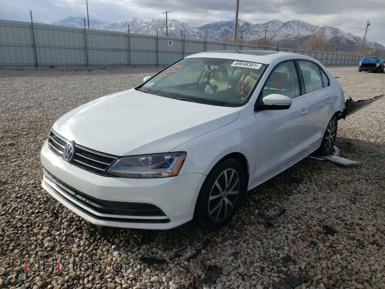 2017 VOLKSWAGEN JETTA - VIN: 3VWDB7AJ5HM385802 - Фото 2