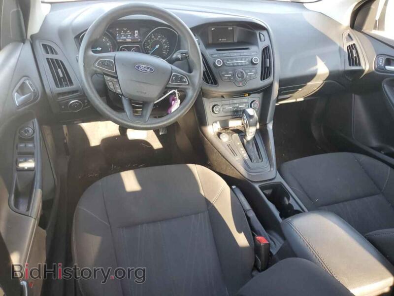 2016 Ford FOCUS (VIN 1FADP3F26GL383075) — фото 8 из 12