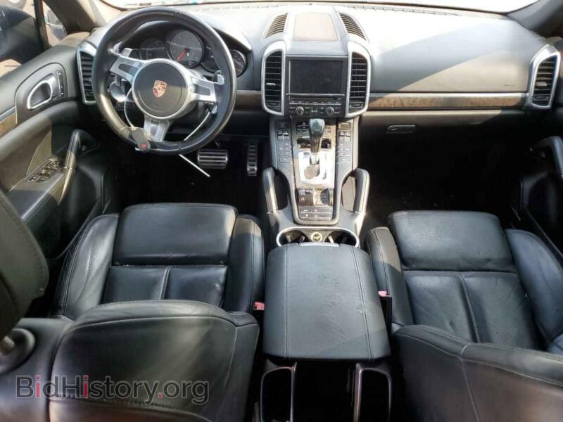 2011 Porsche CAYENNE (VIN WP1AB2A25BLA42819) — photo 8 of 13
