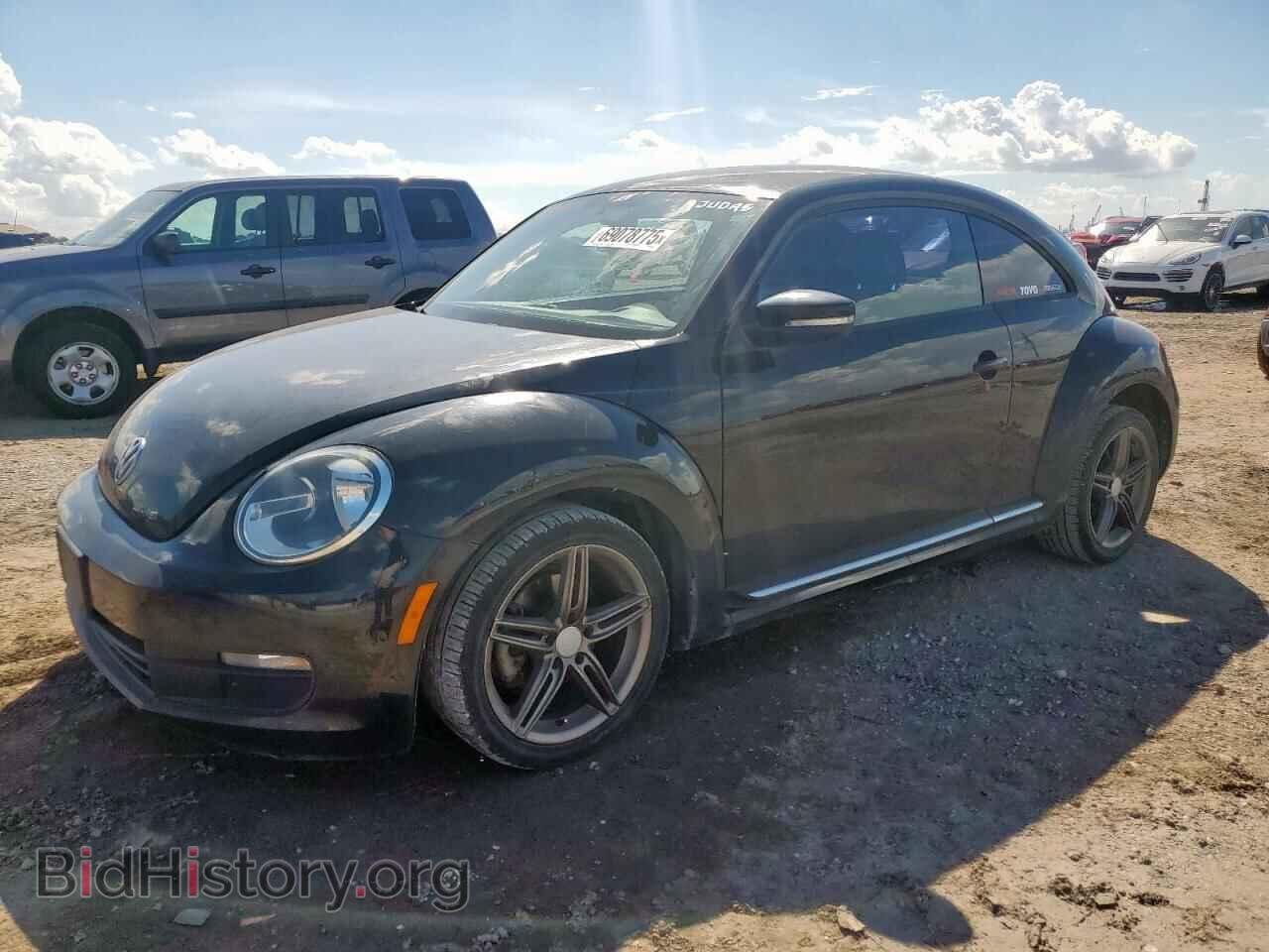 Photo 3VWH17AT6EM645111 - VOLKSWAGEN BEETLE 2014