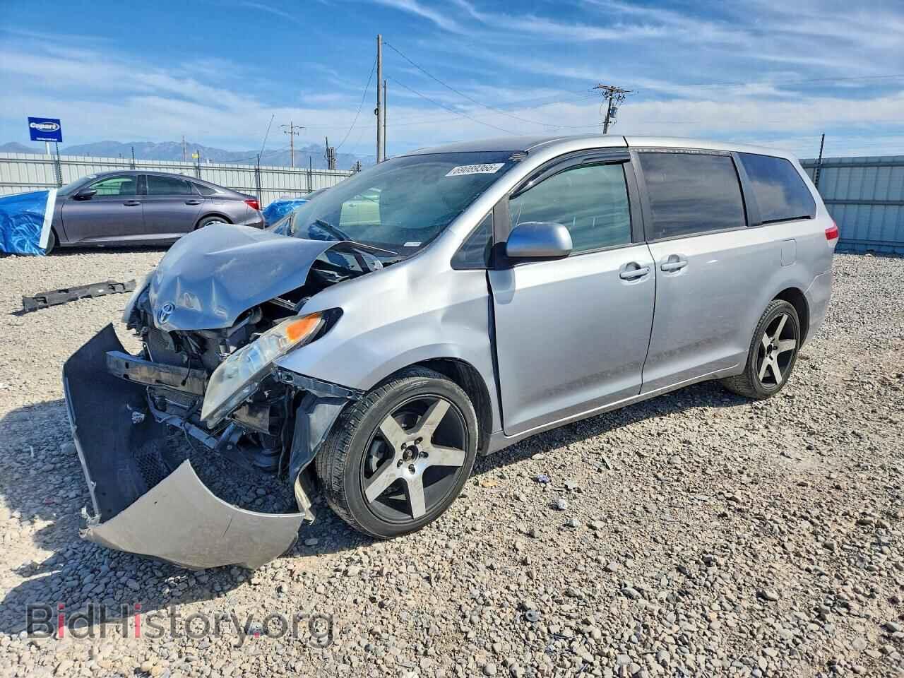 Фотография 5TDKA3DC1CS015121 - TOYOTA SIENNA 2012
