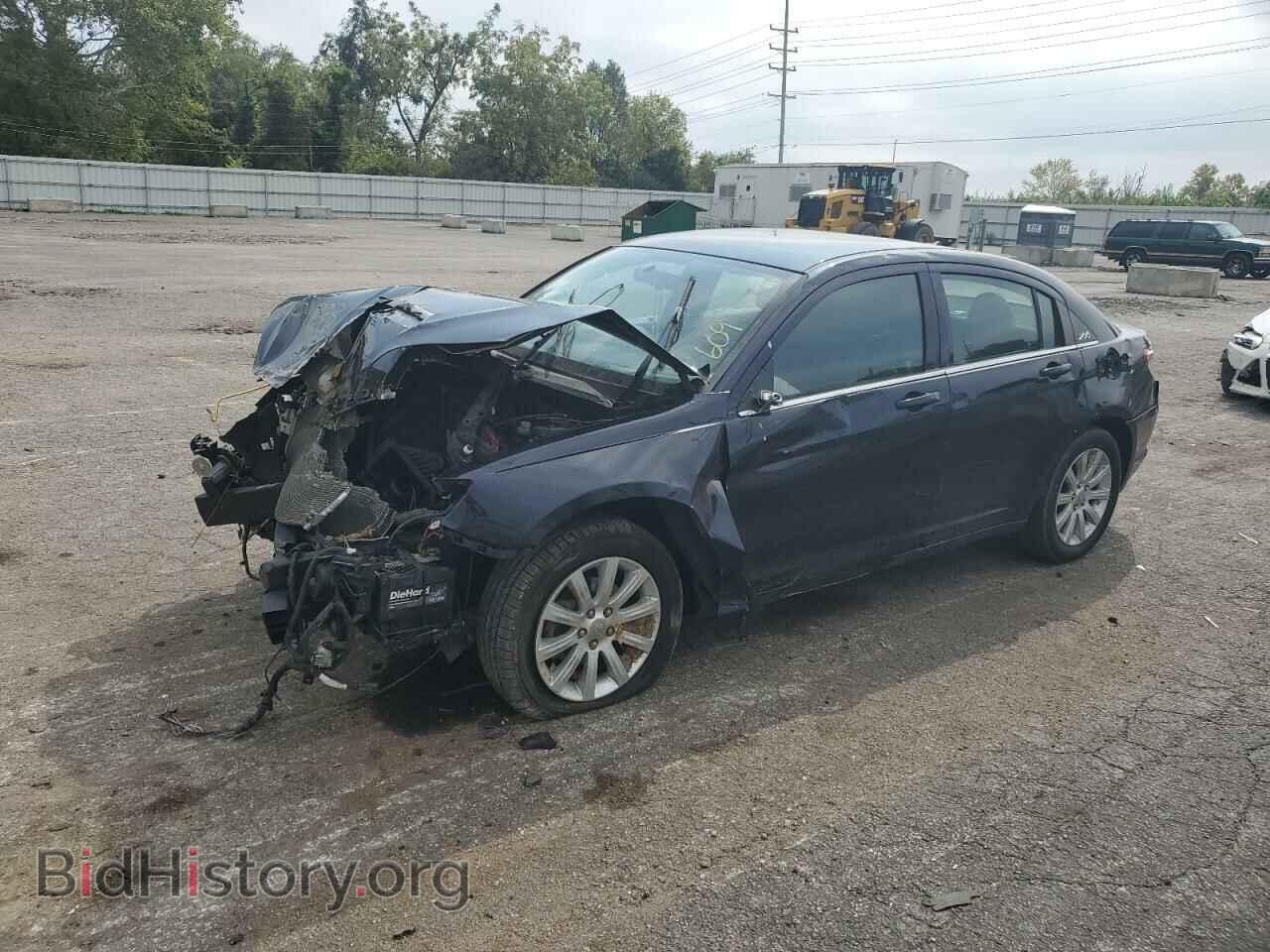 Photo 1C3BC1FBXBN594878 - CHRYSLER 200 2011
