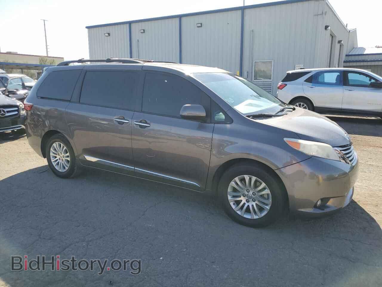 2017 TOYOTA All Models - VIN: 5TDYZ3DC9HS843511 - Фото 4