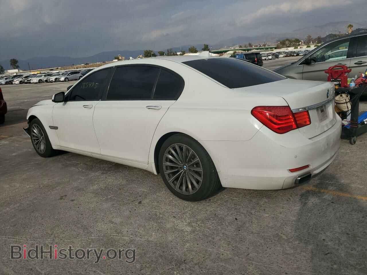 2011 BMW 7 SERIES - VIN: WBAKB4C55BC573959 - Фото 2