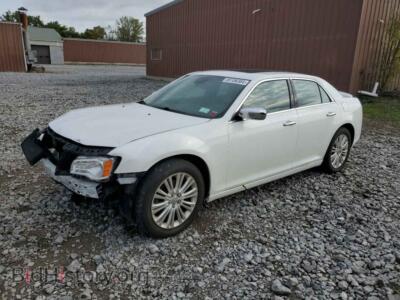 2014 Chrysler 300, белый — VIN 2C3CCAKT1EH164480, Copart