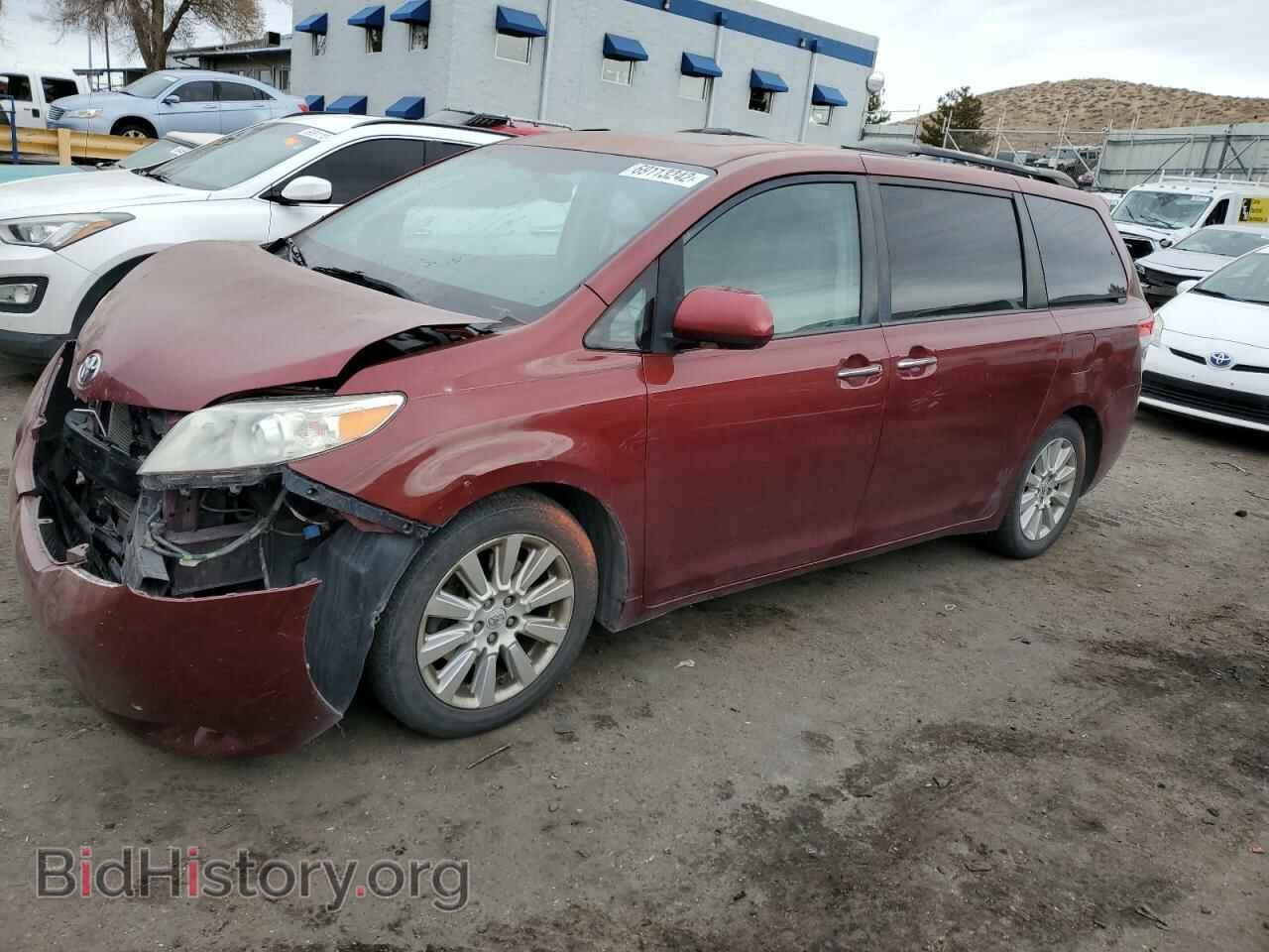 Photo 5TDYK3DC8BS099749 - TOYOTA SIENNA 2011