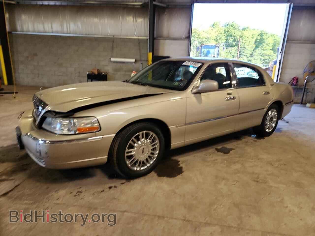 Фотография 2LNBL8CV0AX631660 - LINCOLN TOWNCAR 2010
